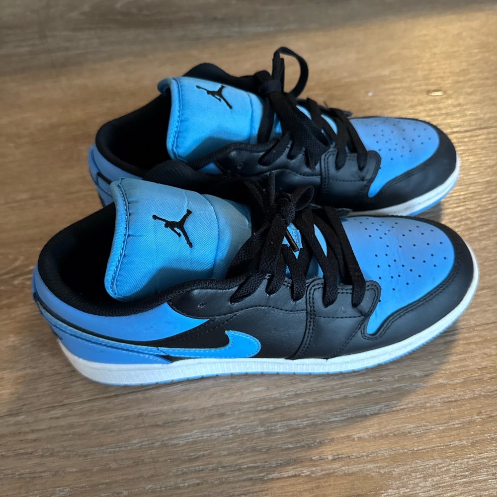 Jordan Sneakers in Blue and Black